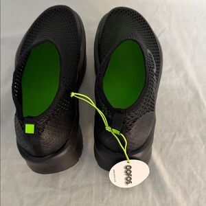 Women’s OOFOS Black Mesh Shoes with Neon Green Interior